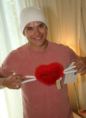 Kellan Lutz pic #137988