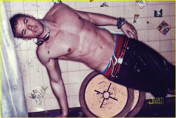 Kellan Lutz pic #249888