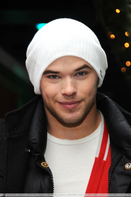 Kellan Lutz pic #277994