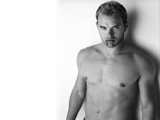 Kellan Lutz pic #282175