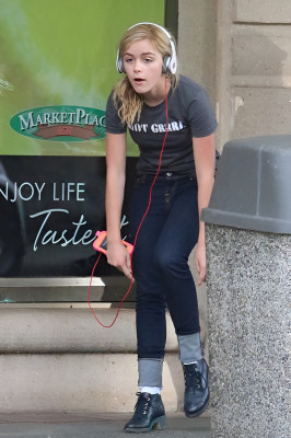 photo 29 in Kiernan Shipka gallery [id1286951] 2021-12-16 00:00:00