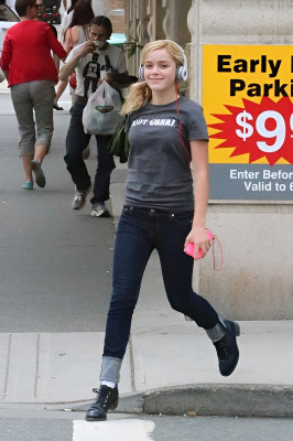 photo 7 in Kiernan Shipka gallery [id1286943] 2021-12-16 00:00:00
