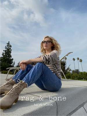 Kiernan Shipka pic #1252541