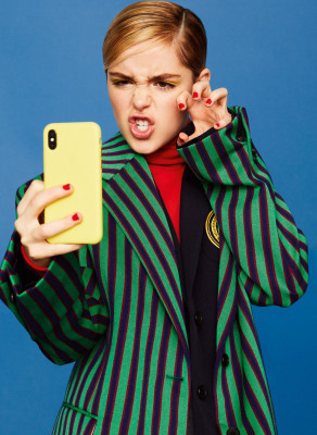 photo 14 in Kiernan Shipka gallery [id1066100] 2018-09-13 00:00:00