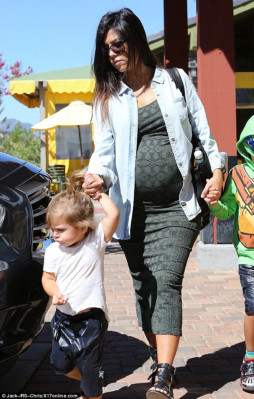 Kourtney Kardashian pic #728217