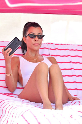 Kourtney Kardashian pic #943081
