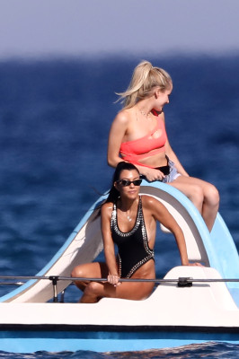Kourtney Kardashian pic #949193