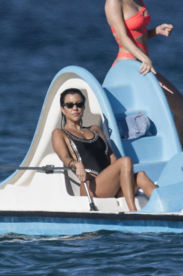 Kourtney Kardashian pic #949575