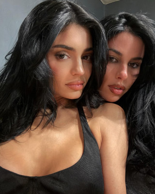 photo 4 in Jenner gallery [id1368945] 2025-04-06 00:00:00