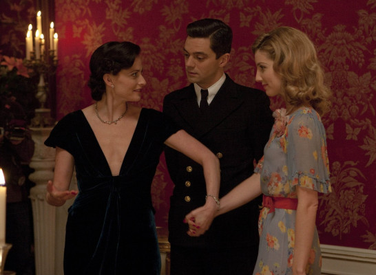 Lara Pulver pic #672291