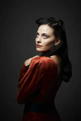 Lara Pulver pic #672288