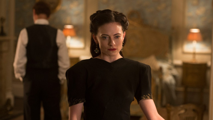 Lara Pulver pic #672462