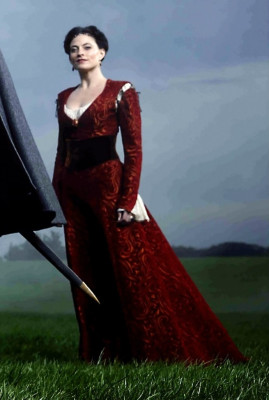 Lara Pulver pic #672181