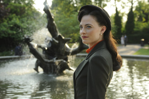 Lara Pulver pic #672239