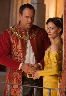 Lara Pulver pic #672381