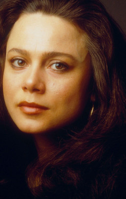 Lena Olin pic #203762