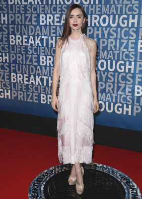 Lily Collins pic #986235