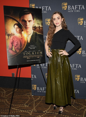 Lily Collins pic #1129744