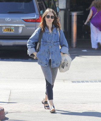 Lily Collins pic #970049