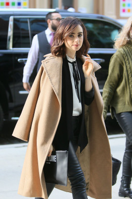 Lily Collins pic #890339