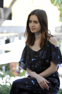 Lily Collins pic #950341