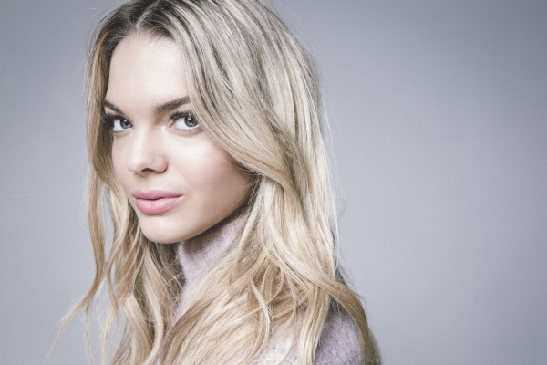 Louisa Johnson pic #945658
