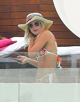 Louisa Johnson pic #1048958