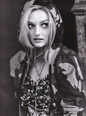 Lydia Hearst pic #325101