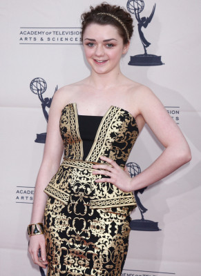 Maisie Williams pic #709559
