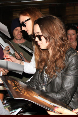 photo 5 in Maisie Williams gallery [id711132] 2014-06-22 00:00:00