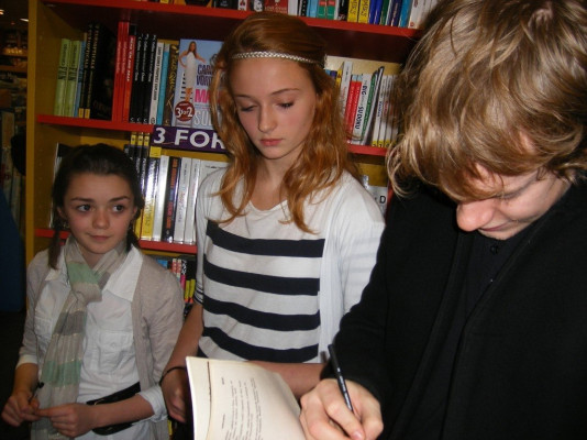 Maisie Williams pic #711105