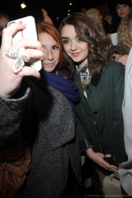 Maisie Williams pic #709719