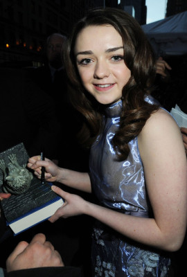 photo 19 in Maisie Williams gallery [id710383] 2014-06-20 00:00:00