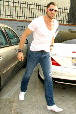 photo 9 in Maksim Chmerkovskiy gallery [id435142] 2012-01-16 00:00:00