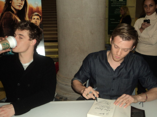 Max Irons pic #675938