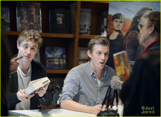 Max Irons pic #673339