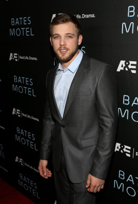 photo 16 in Max Thieriot gallery [id1281352] 2021-11-18 00:00:00