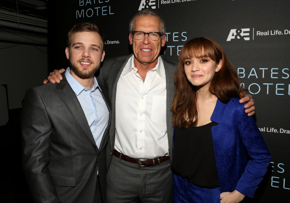photo 15 in Max Thieriot gallery [id1281353] 2021-11-18 00:00:00