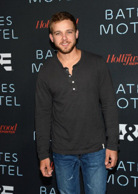 photo 27 in Max Thieriot gallery [id1276283] 2021-10-21 00:00:00