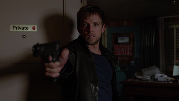 photo 24 in Max Thieriot gallery [id1283326] 2021-11-28 00:00:00