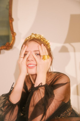 Maya Thurman Hawke pic #1168678
