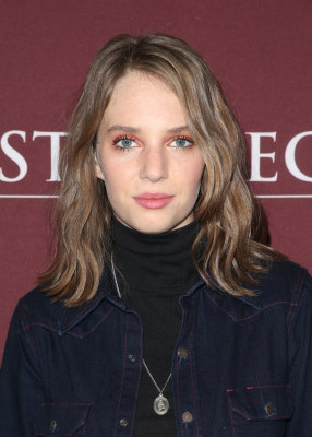Maya Thurman Hawke pic #1168663
