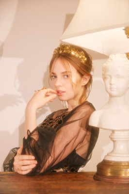 Maya Thurman Hawke pic #1168681