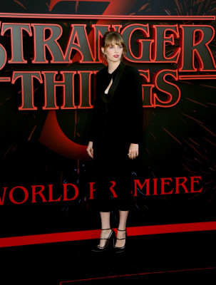 Maya Thurman Hawke pic #1168639