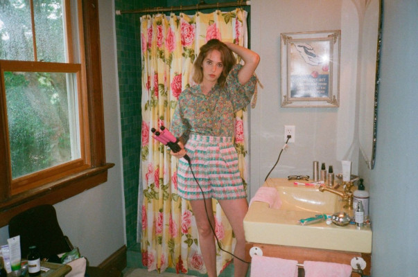 Maya Thurman Hawke pic #1154577