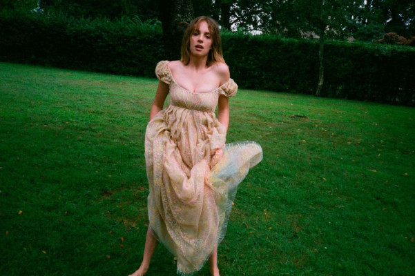 Maya Thurman Hawke pic #1154576