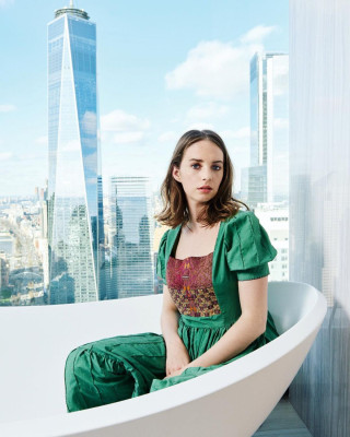 Maya Thurman Hawke pic #1034230