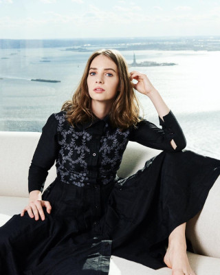 Maya Thurman Hawke pic #1034229