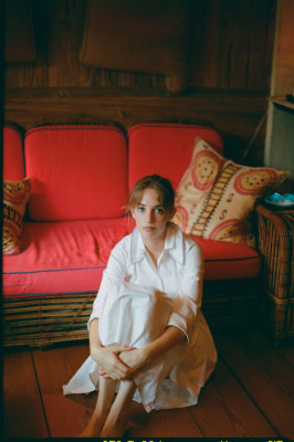 Maya Thurman Hawke pic #1064809