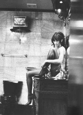 Mia Kirshner pic #45909